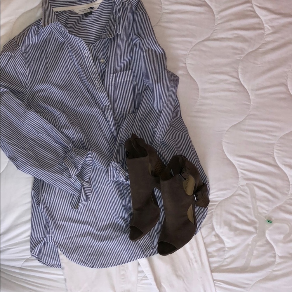 Stripe business casual shirt